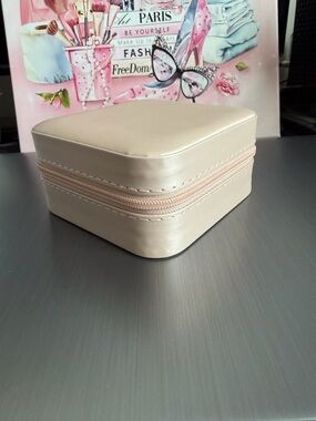 Compact Cream Jewelry Travel Case New in Box Pink / Cream